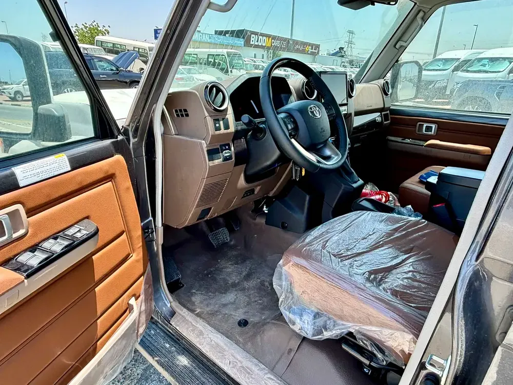 2025 Toyota Land Cruiser 70 Series LC 79 40th Anniversary GCC Specs - Image 9