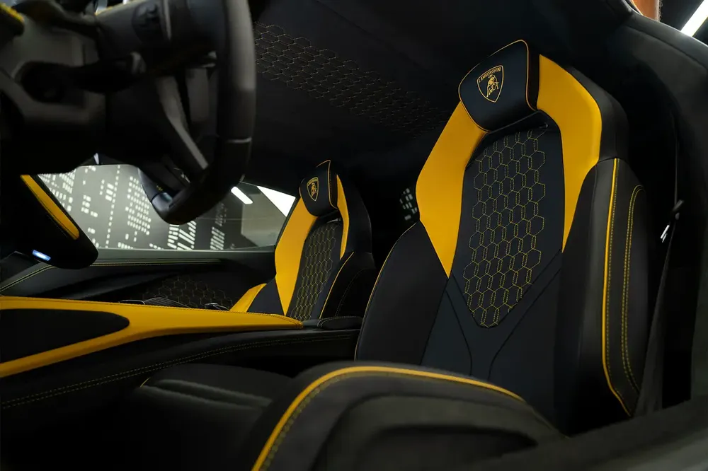 LAMBORGHINI | REVUELTO | GCC SPECS | DEALER WARRANTY + SERVICE CONTRACT - Image 11