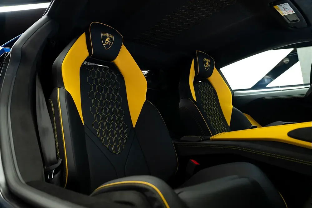 LAMBORGHINI | REVUELTO | GCC SPECS | DEALER WARRANTY + SERVICE CONTRACT - Image 13