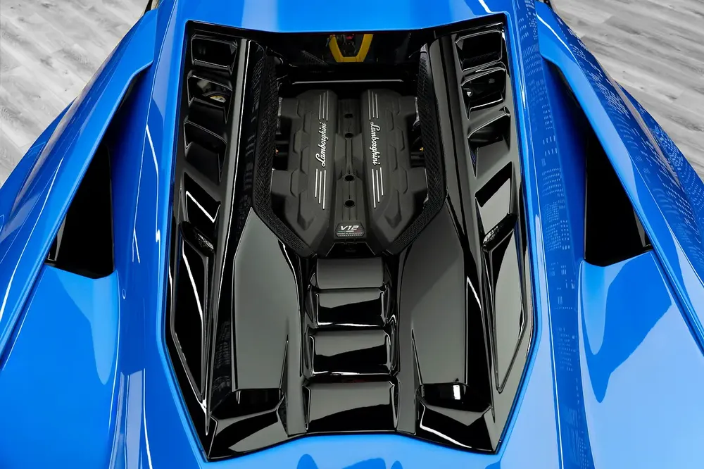 LAMBORGHINI | REVUELTO | GCC SPECS | DEALER WARRANTY + SERVICE CONTRACT - Image 18