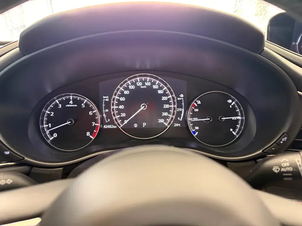 Clean Title, full service in mazda guarantee continue - Image 16