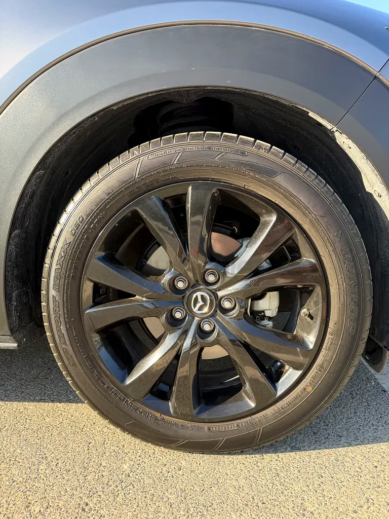 Clean Title, full service in mazda guarantee continue - Image 4