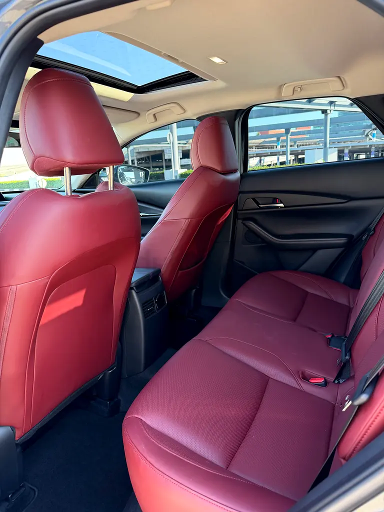 Clean Title, full service in mazda guarantee continue - Image 9