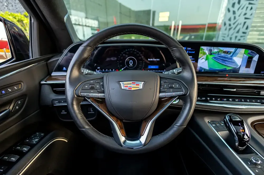 Cadillac Escalade 2024 Japanese specs | Warranty | Service Contract - Image 13
