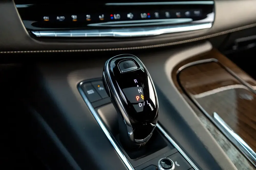Cadillac Escalade 2024 Japanese specs | Warranty | Service Contract - Image 16