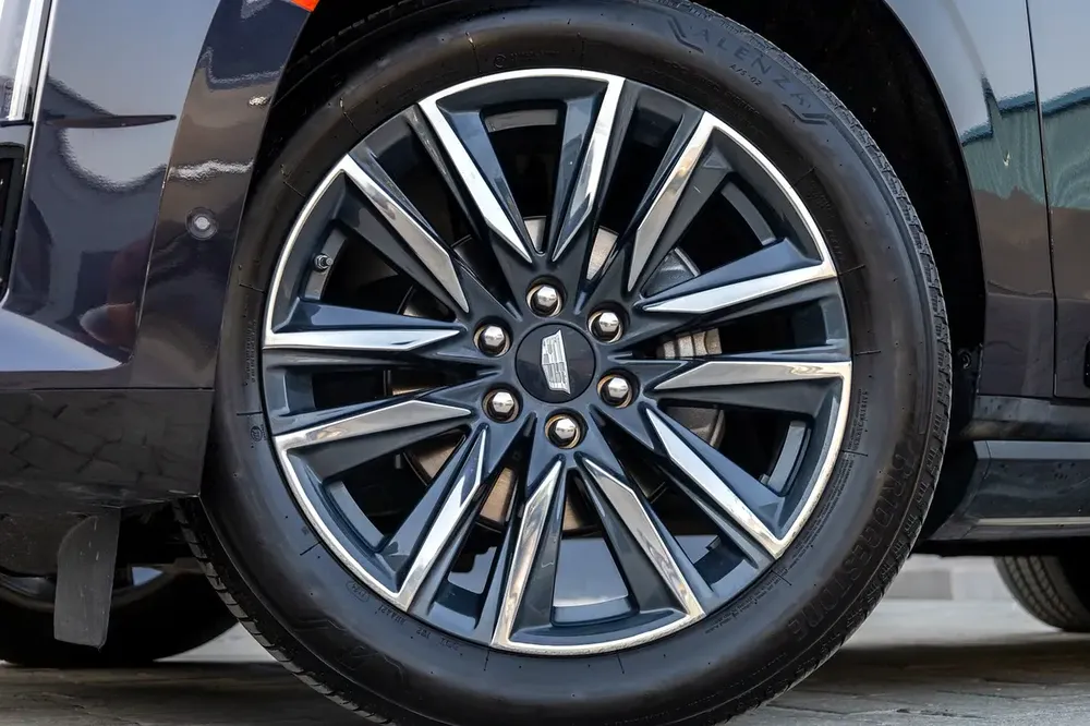 Cadillac Escalade 2024 Japanese specs | Warranty | Service Contract - Image 6