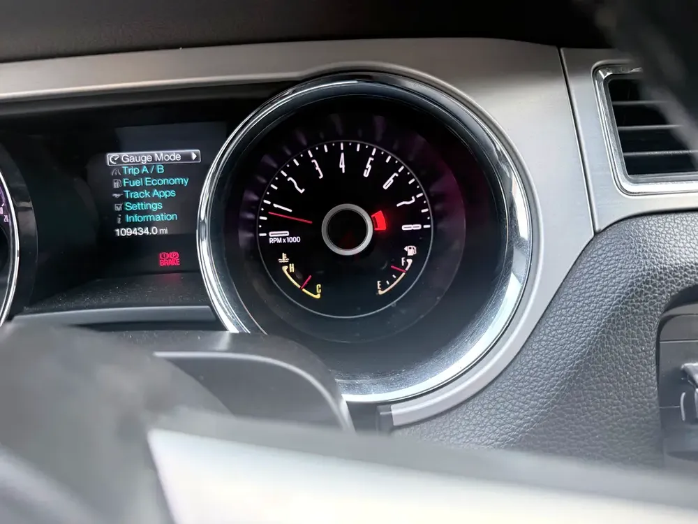 2014 convertible mustang in a mint condition - Image 10