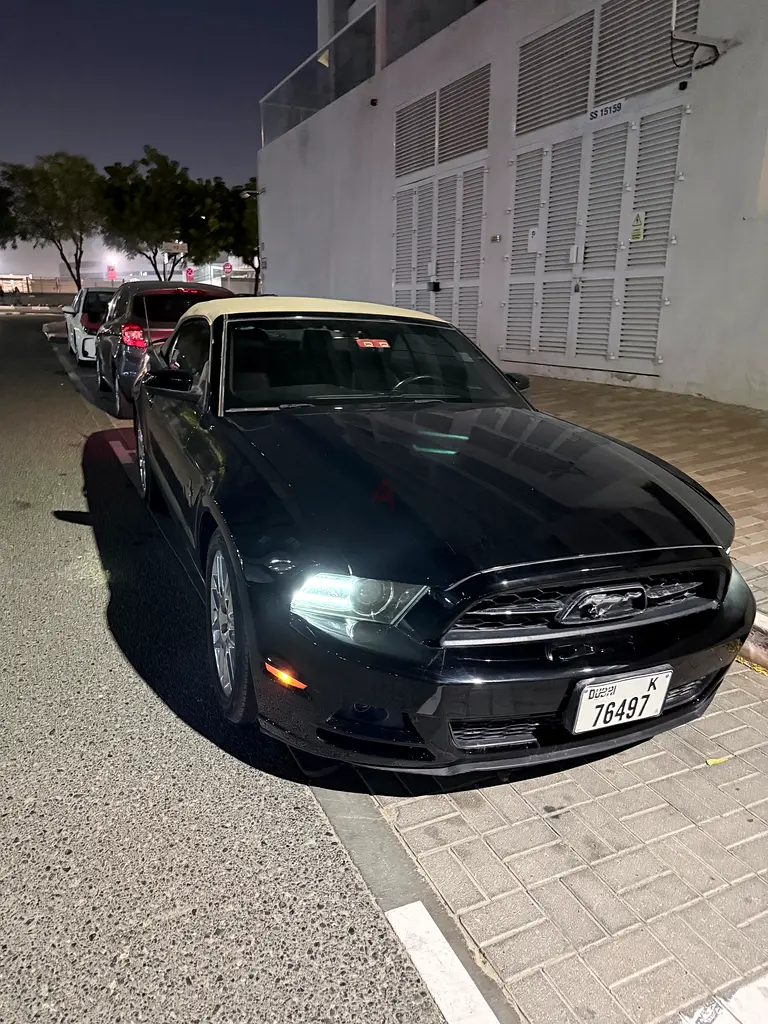 2014 convertible mustang in a mint condition - Image 6