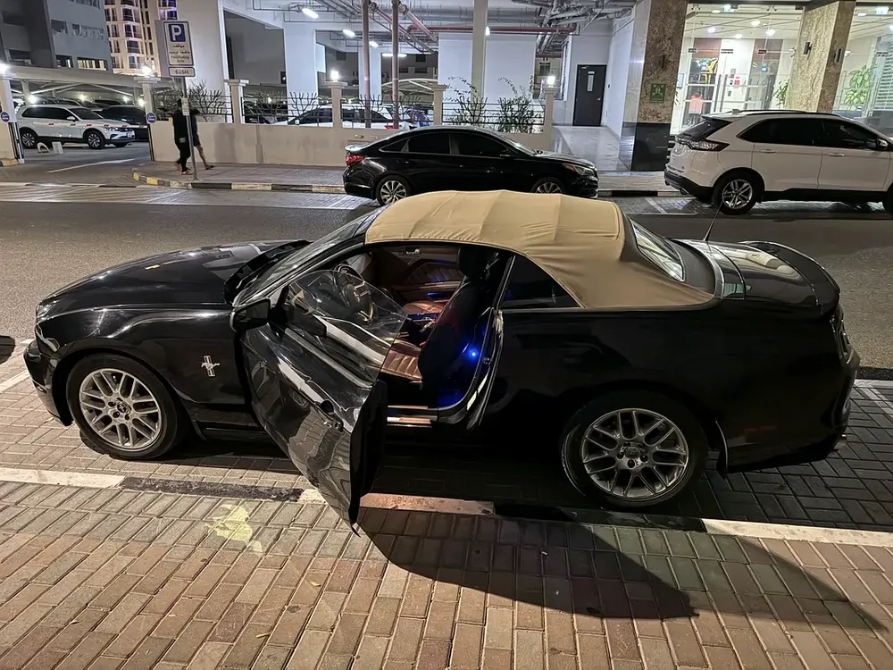 2014 convertible mustang in a mint condition - Image 8