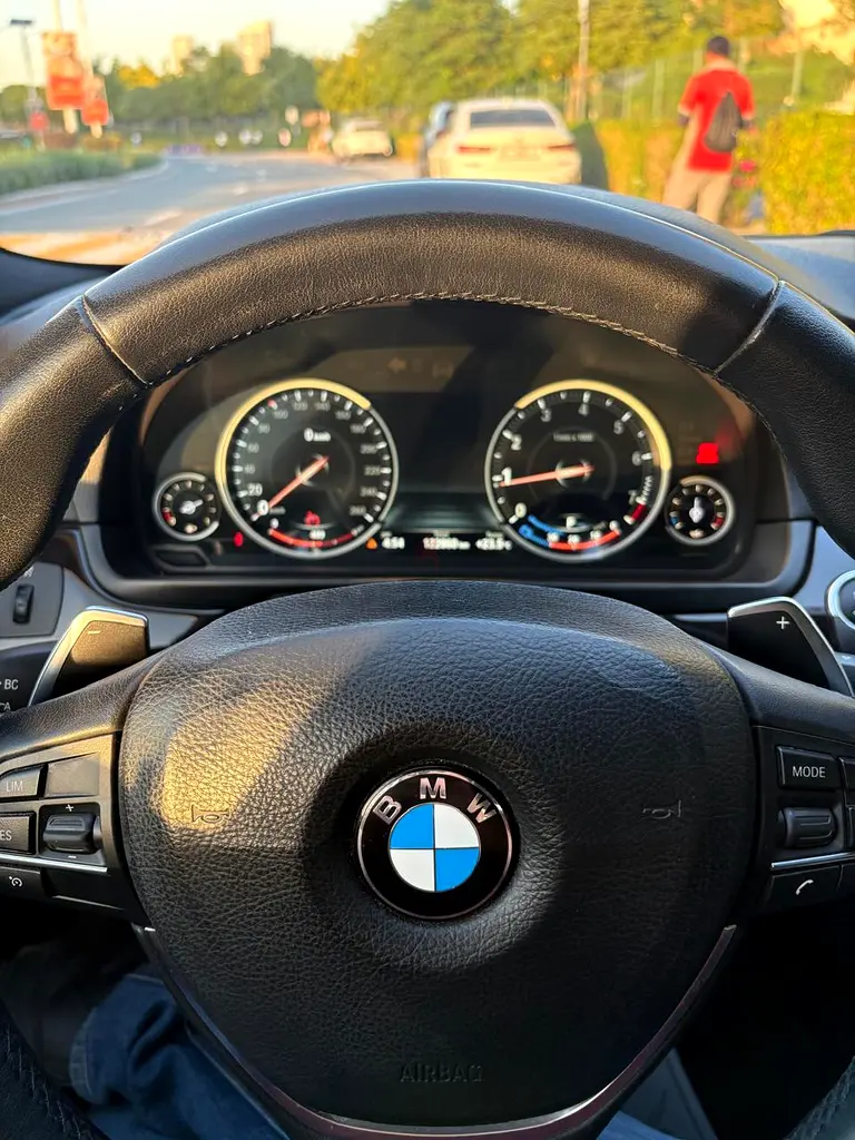 BMW 528i GCC Full service history - Image 9