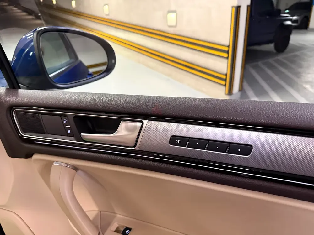 Volkswagen Touareg R-Line 2018 GCC Specs - Image 11