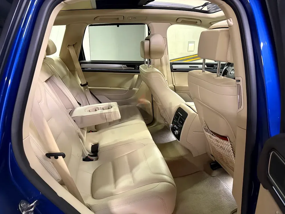 Volkswagen Touareg R-Line 2018 GCC Specs - Image 12