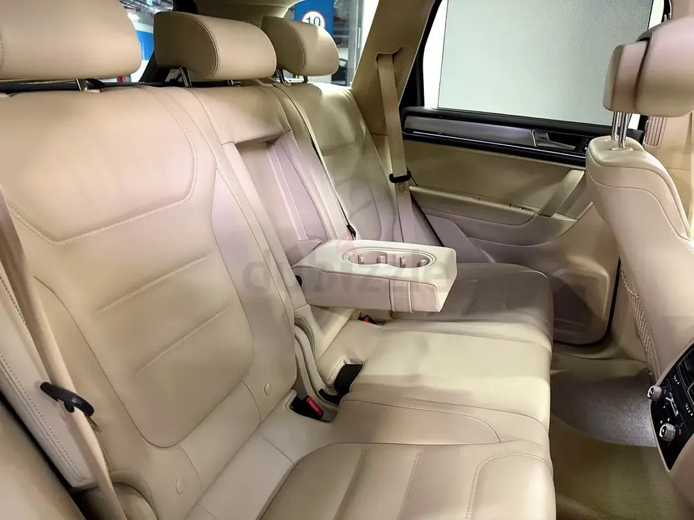 Volkswagen Touareg R-Line 2018 GCC Specs - Image 13