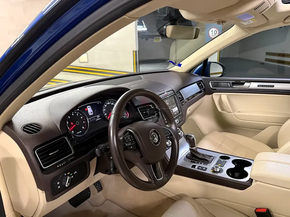 Volkswagen Touareg R-Line 2018 GCC Specs - Image 8