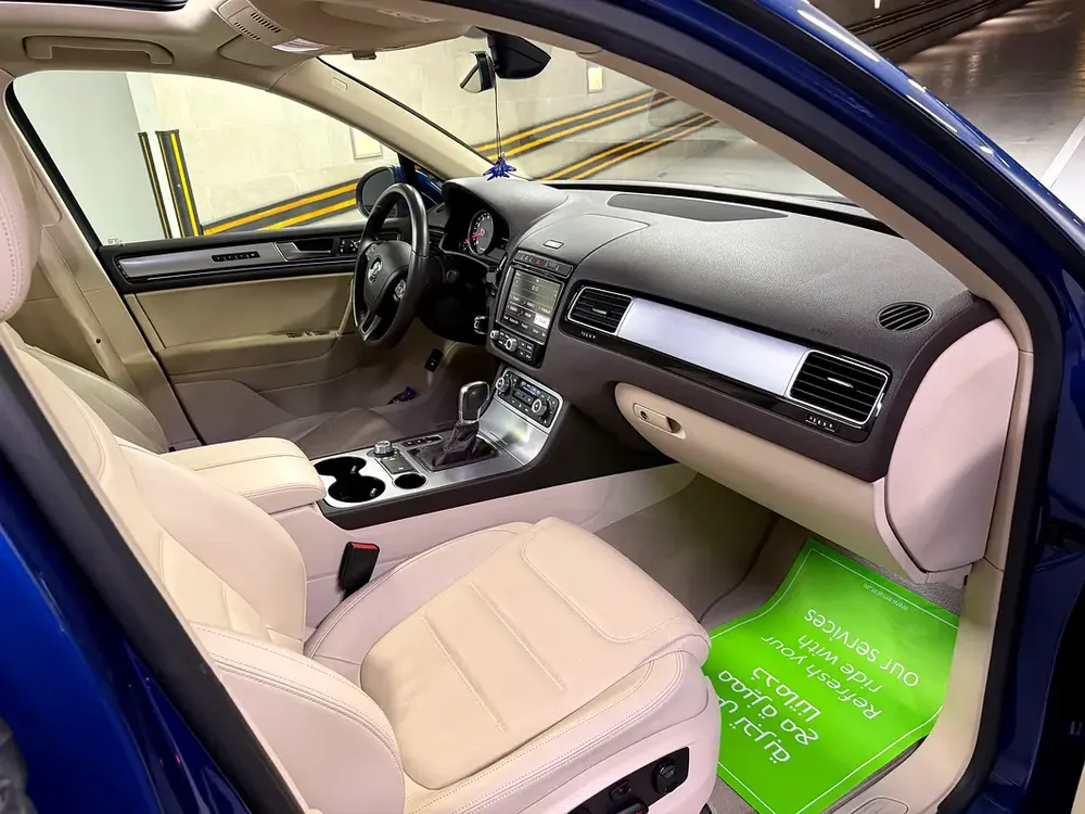 Volkswagen Touareg R-Line 2018 GCC Specs - Image 9
