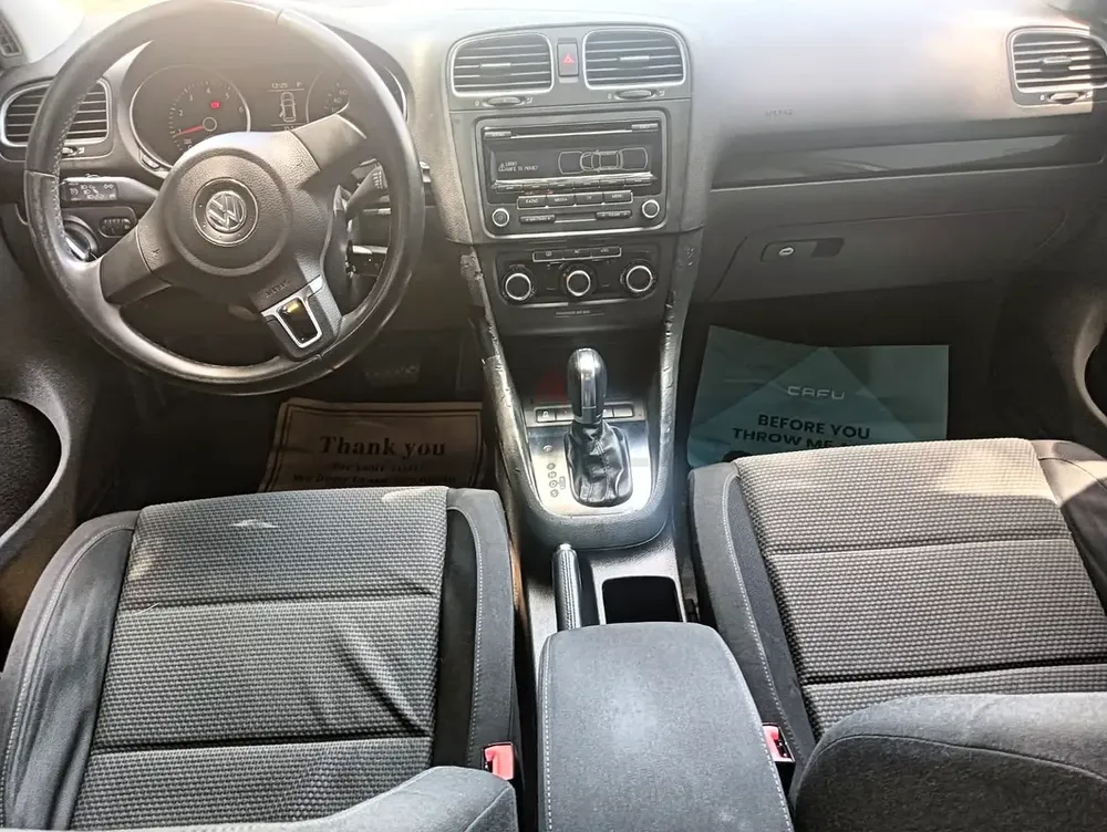 Lady driving beutiyfull super clean car for sale ajernt. - Image 5