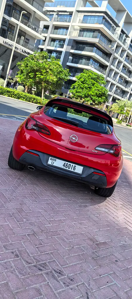 Opel Astra GTC 2016 - GCC Specs - Excellent Condition, Well Maintained with new tires  battery - Image 4