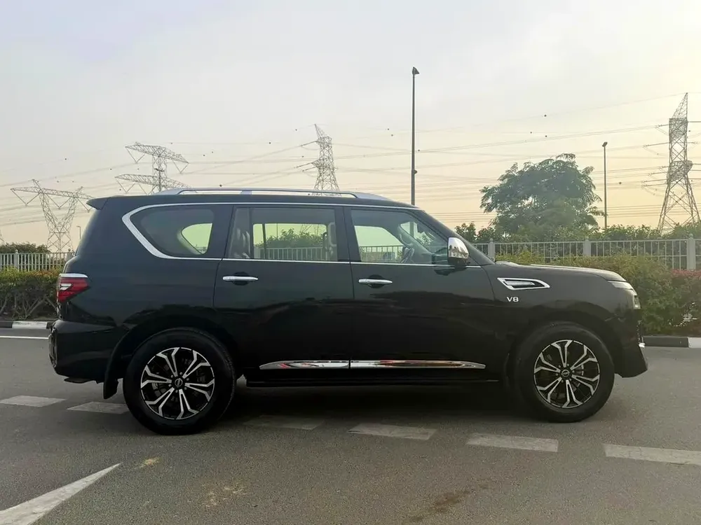 Nissan patrol V8 LE platinum 2020. Gcc, full option - Image 6