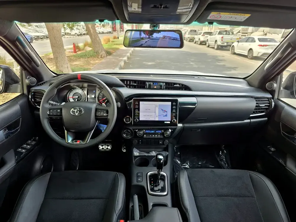 2025 Toyota Hilux GR Sport - GCC Specs - Brand New! - Image 11
