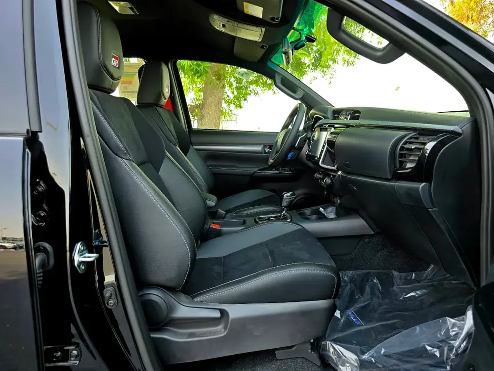 2025 Toyota Hilux GR Sport - GCC Specs - Brand New! - Image 12