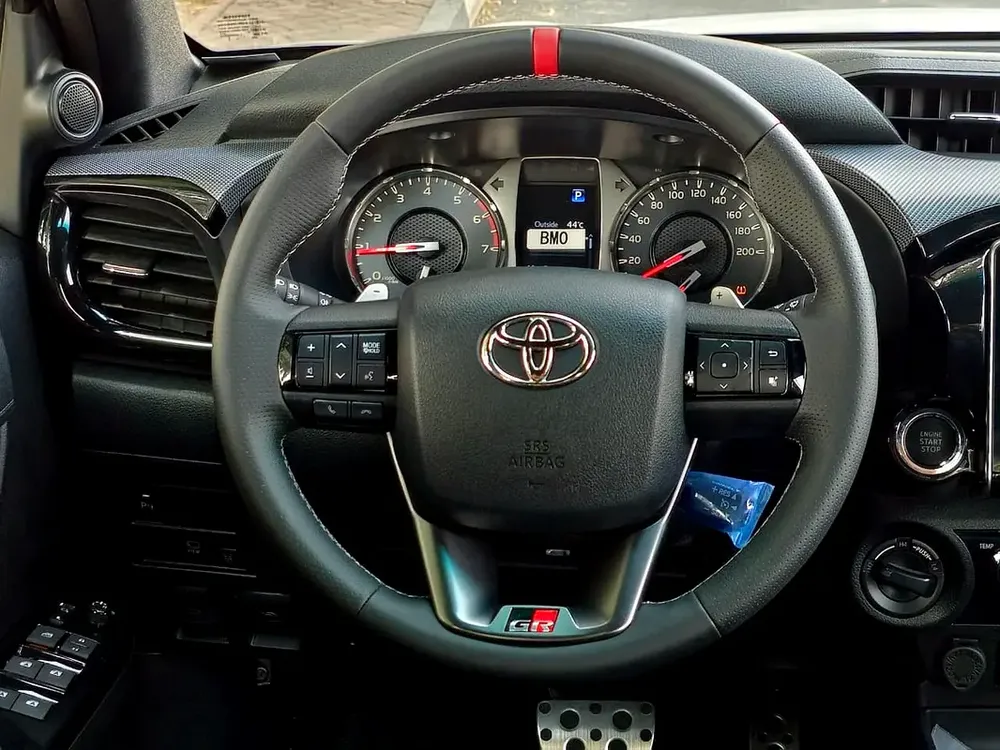2025 Toyota Hilux GR Sport - GCC Specs - Brand New! - Image 6