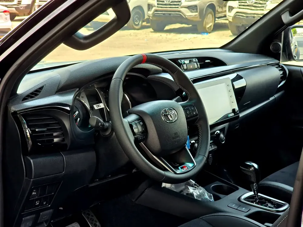 2025 Toyota Hilux GR Sport - GCC Specs - Brand New! - Image 8