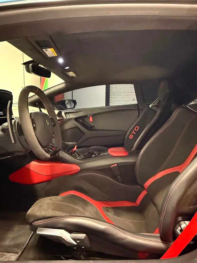 Lamborghini Huracan EVO Coupe 2022 - Pristine Condition - Image 13