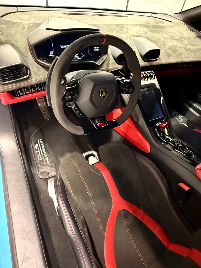 Lamborghini Huracan EVO Coupe 2022 - Pristine Condition - Image 14