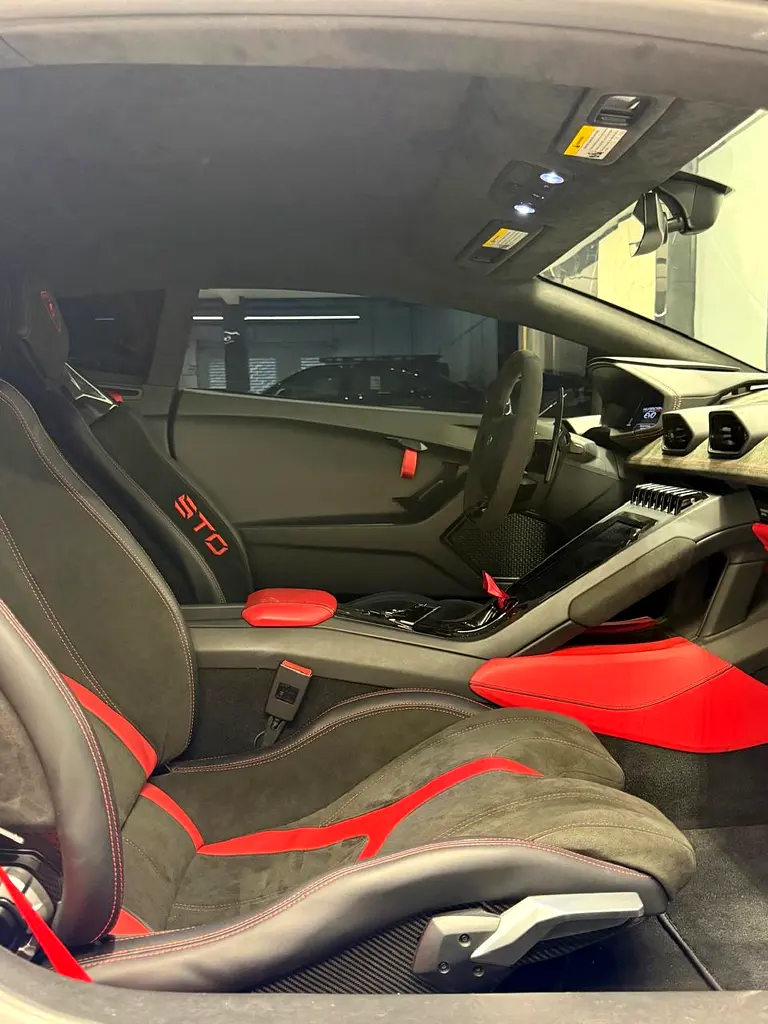Lamborghini Huracan EVO Coupe 2022 - Pristine Condition - Image 16