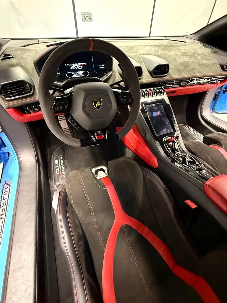 Lamborghini Huracan EVO Coupe 2022 - Pristine Condition - Image 17