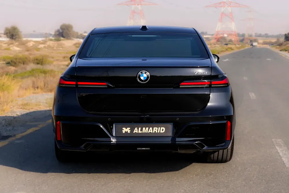 BMW 735i M SPORT INDIVIDUAL || 2026 || MASTER CLASS || UNDER WARRANTY || GCC || SMOKE WHITE INTERIOR - Image 4