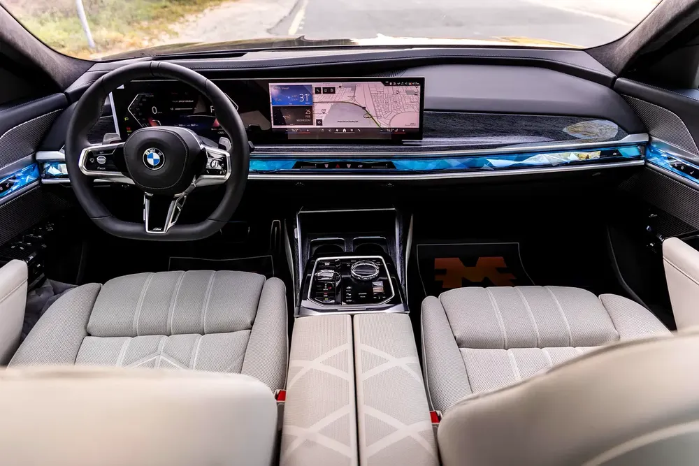 BMW 735i M SPORT INDIVIDUAL || 2026 || MASTER CLASS || UNDER WARRANTY || GCC || SMOKE WHITE INTERIOR - Image 5