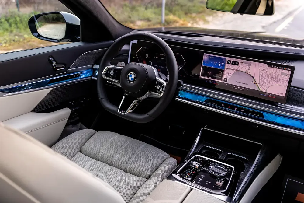 BMW 735i M SPORT INDIVIDUAL || 2026 || MASTER CLASS || UNDER WARRANTY || GCC || SMOKE WHITE INTERIOR - Image 6