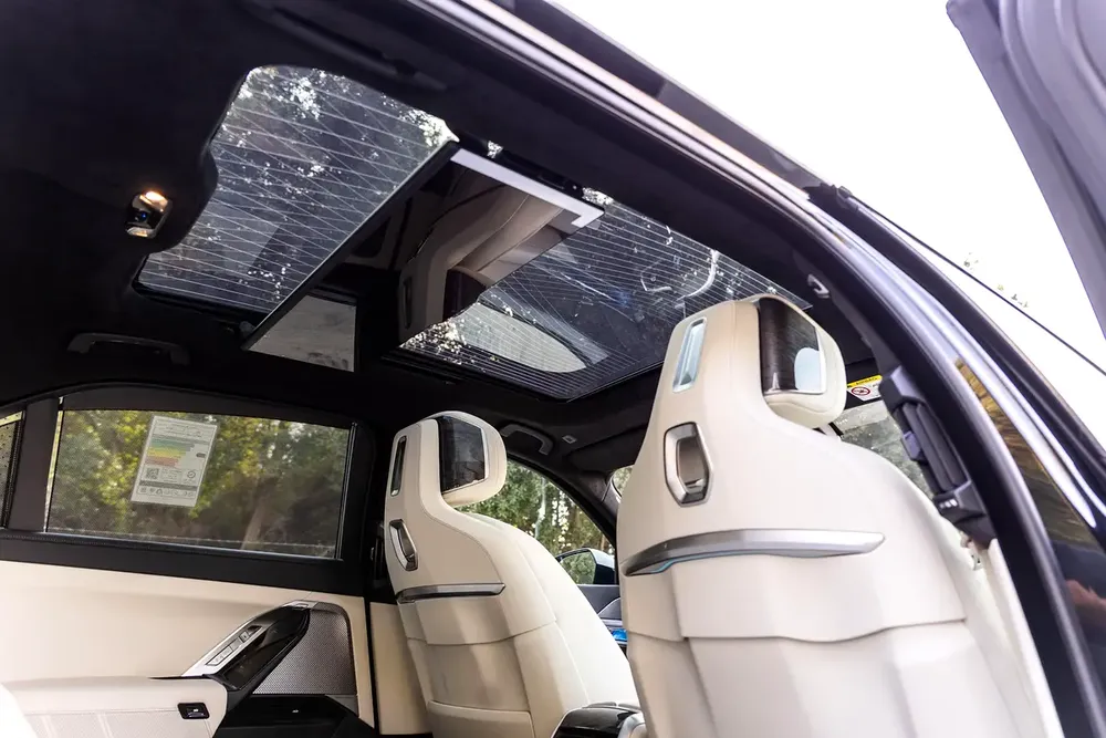 BMW 735i M SPORT INDIVIDUAL || 2026 || MASTER CLASS || UNDER WARRANTY || GCC || SMOKE WHITE INTERIOR - Image 9