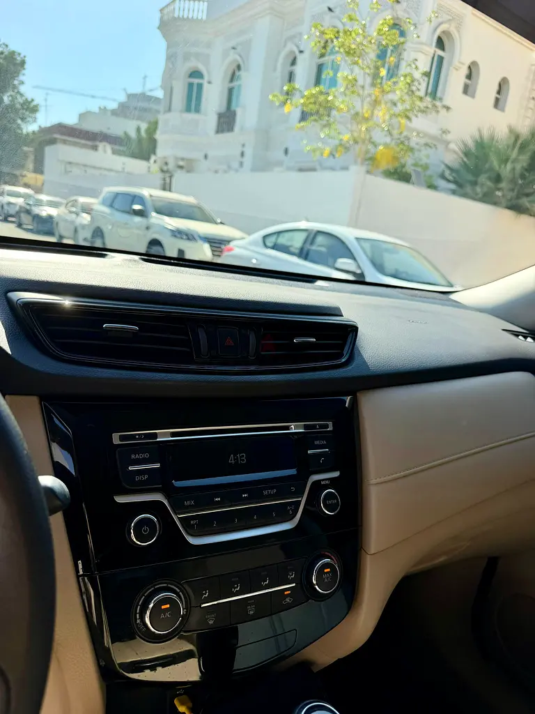 Nissan X-Trail SV 2021 GCC, First Owner - Full Service History Rostamani official, Deler - Image 6