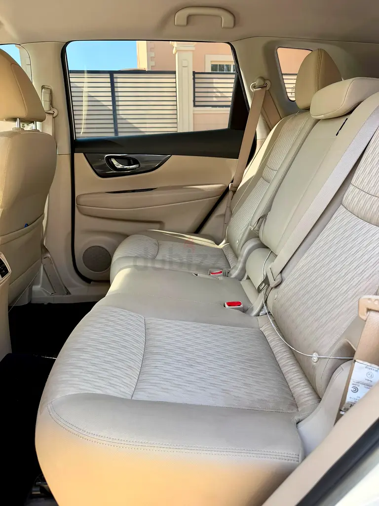 Nissan X-Trail SV 2021 GCC, First Owner - Full Service History Rostamani official, Deler - Image 8