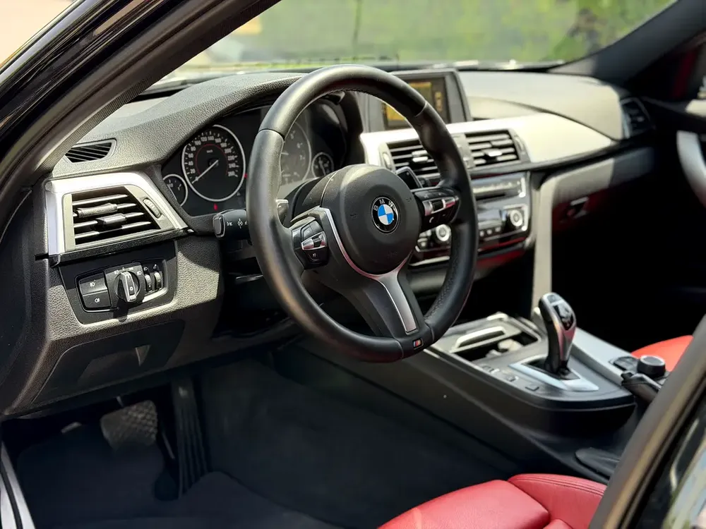 BMW 330i M Sport 2016 (GCC Specs – Perfect Condition) - Image 10