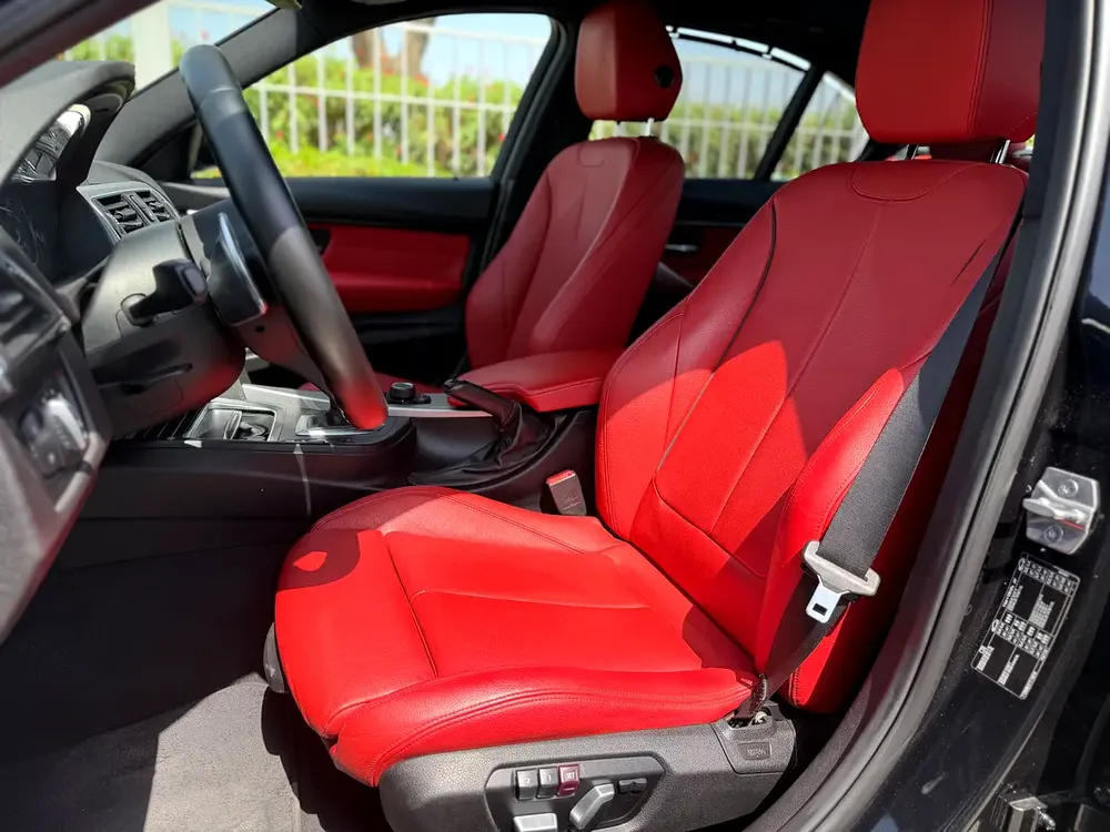 BMW 330i M Sport 2016 (GCC Specs – Perfect Condition) - Image 11