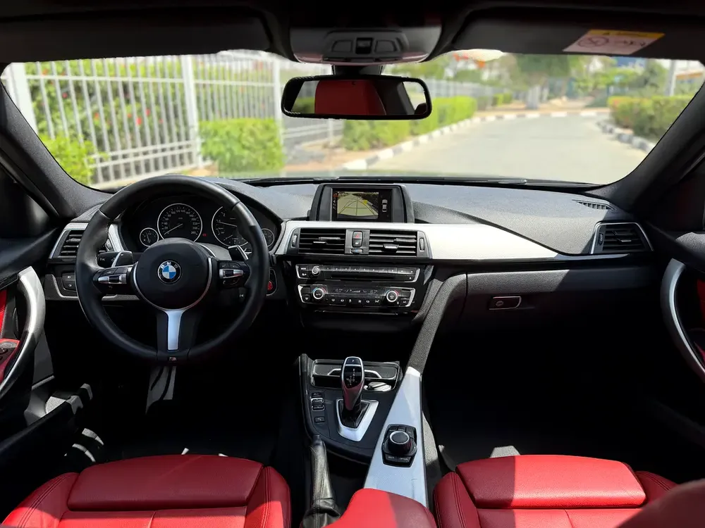 BMW 330i M Sport 2016 (GCC Specs – Perfect Condition) - Image 13