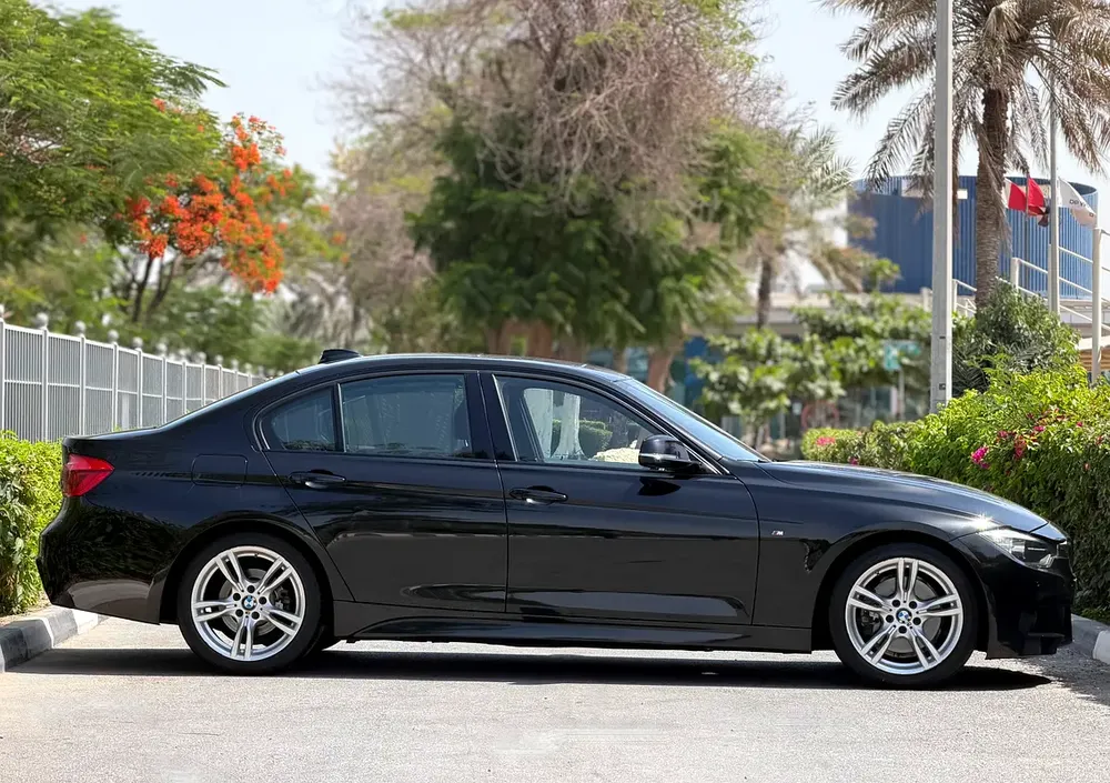 BMW 330i M Sport 2016 (GCC Specs – Perfect Condition) - Image 4