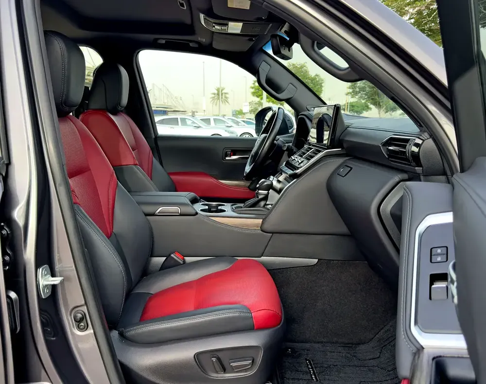 2022 Toyota Land Cruiser VXR Twin Turbo, GCC Specifications - Image 11