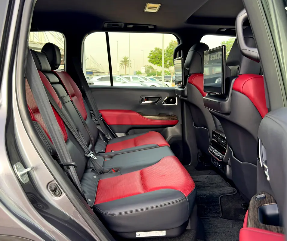 2022 Toyota Land Cruiser VXR Twin Turbo, GCC Specifications - Image 12