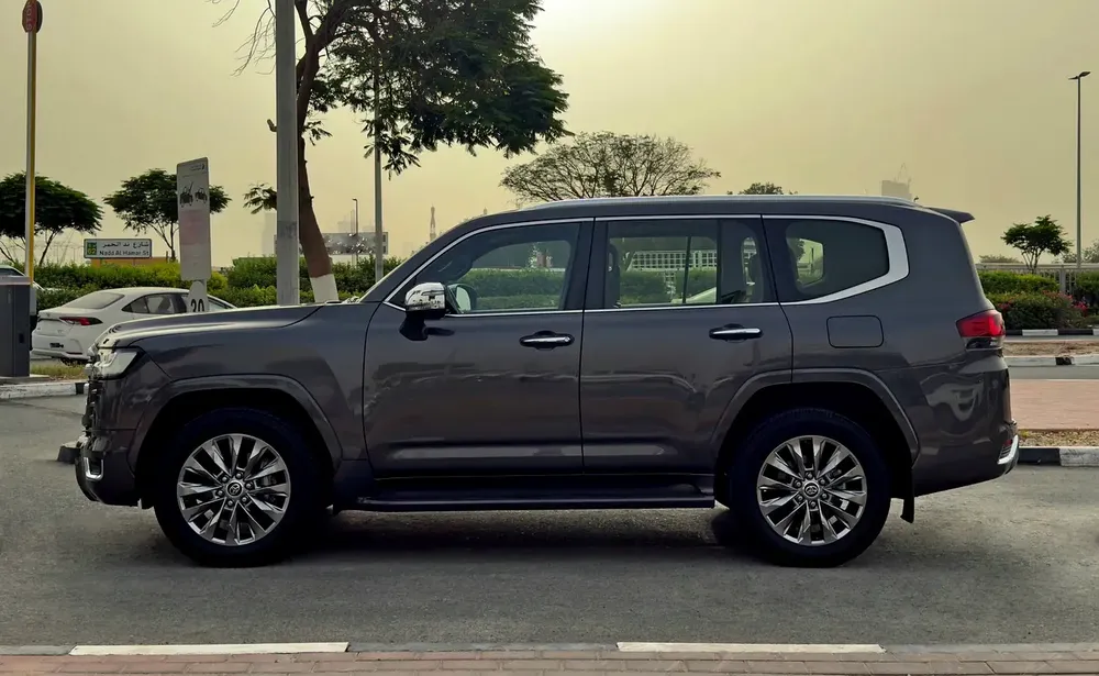 2022 Toyota Land Cruiser VXR Twin Turbo, GCC Specifications - Image 4