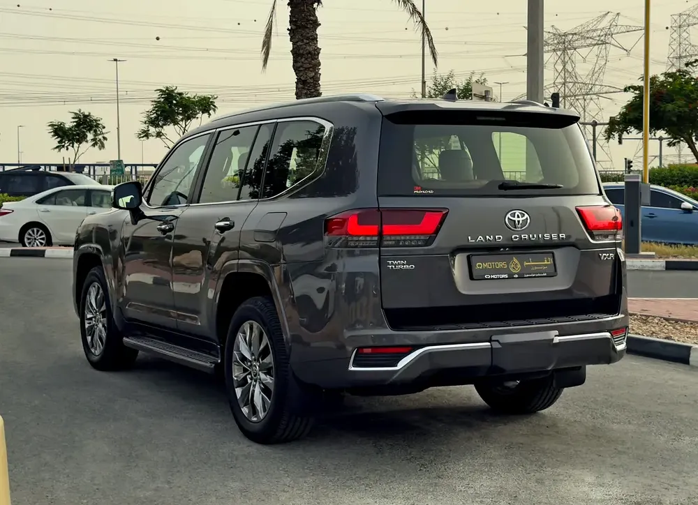 2022 Toyota Land Cruiser VXR Twin Turbo, GCC Specifications - Image 5