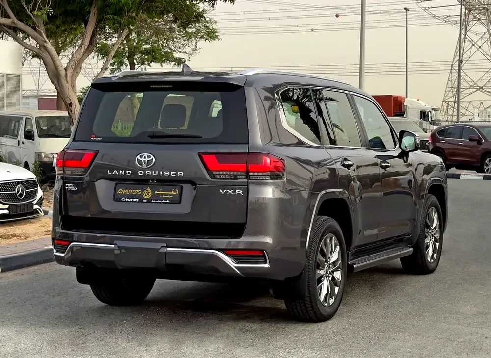2022 Toyota Land Cruiser VXR Twin Turbo, GCC Specifications - Image 7