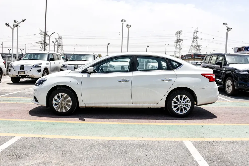 New 2025 Nissan Sylphy with sunroof - Image 11