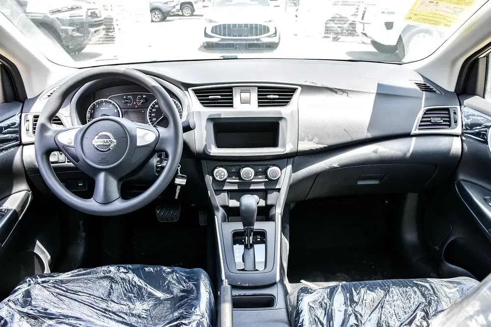 New 2025 Nissan Sylphy with sunroof - Image 5