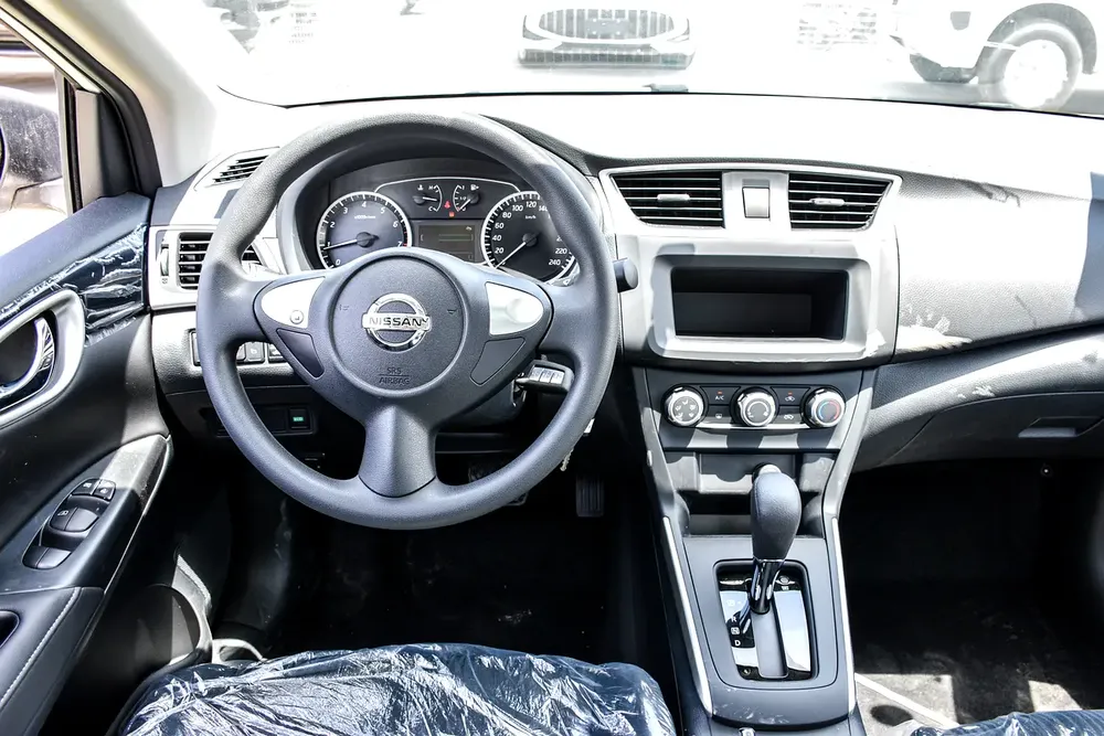 New 2025 Nissan Sylphy with sunroof - Image 6