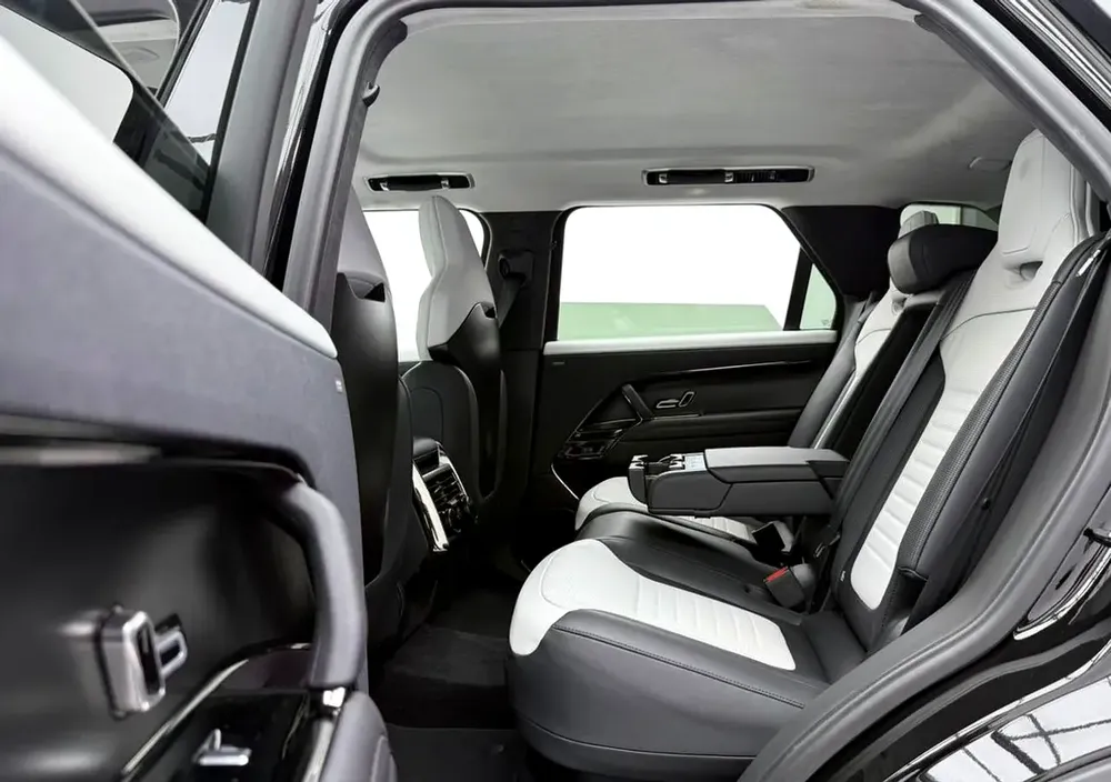 2024 Range Rover Sport SV 1st Edition, Warranty, Full RR Service History, Low Kms, Fully Loaded - Image 17