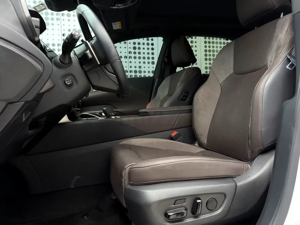For Sale: 2024 Lexus RX350h Platinum - Image 10